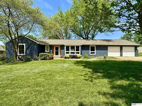 9126 Woolworth Ave, Omaha, NE 68124