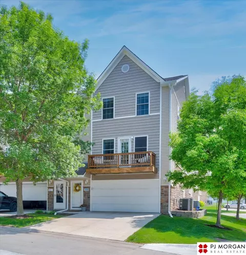 18199 Hayes Ct, Omaha, NE 68135