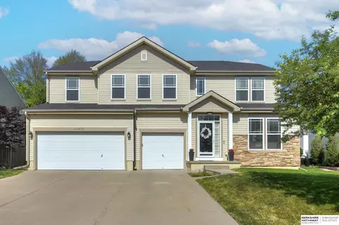 10910 S 113 St, Papillion, NE 68046