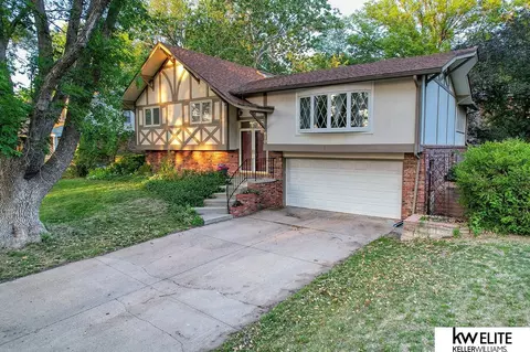 610 Sycamore Dr, Lincoln, NE 68510