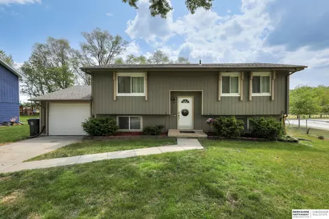9 Redwood Ln, Yutan, NE 68073