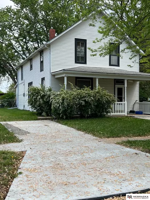 130 S Scott St, Gretna, NE 68028