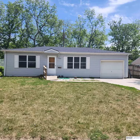 7305 S 69 St, La Vista, NE 68128