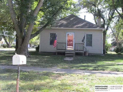 501 Langdon Ave, Gretna, NE 68028