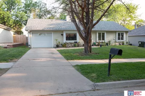 3525 Briarwood Ave, Lincoln, NE 68516