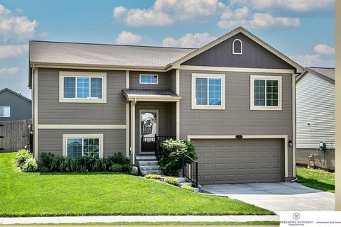 9131 Scott St, Omaha, NE 68122
