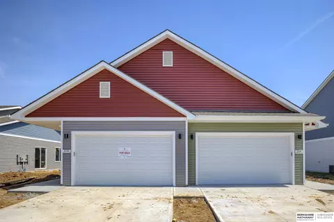 2138 Brandon Ln, Fremont, NE 68025