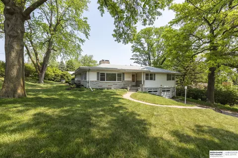 7940 Howard St, Omaha, NE 68114