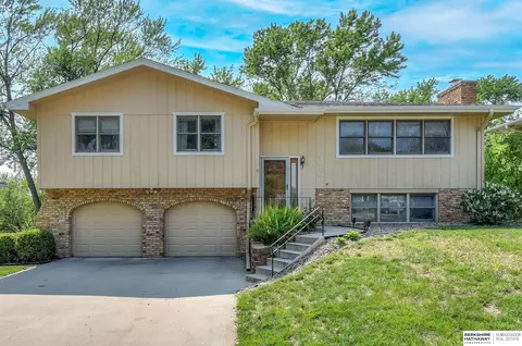 3818 N 94 St, Omaha, NE 68134