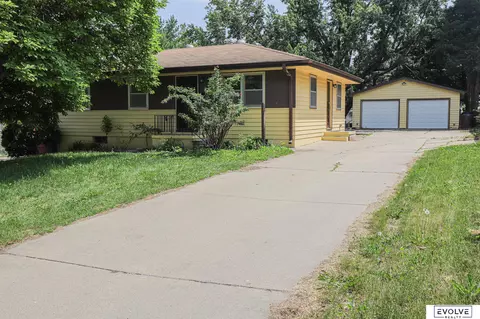 7739 Western Ave, Omaha, NE 68114