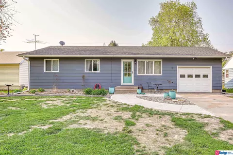 421 W 9th St, North Bend, NE 68649
