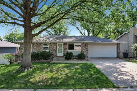 5430 Stonecliffe Dr, Lincoln, NE 68516