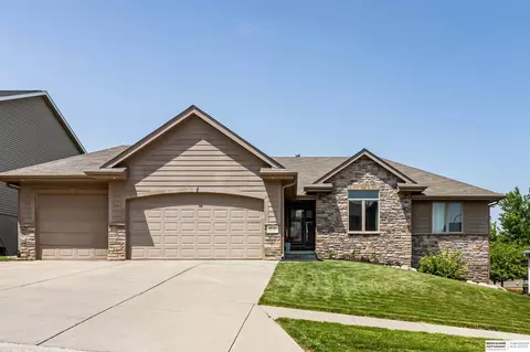 19510 Wirt St, Elkhorn, NE 68022