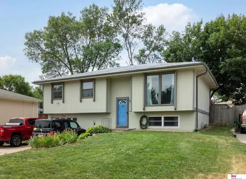 13111 Larimore Cir, Omaha, NE 68164