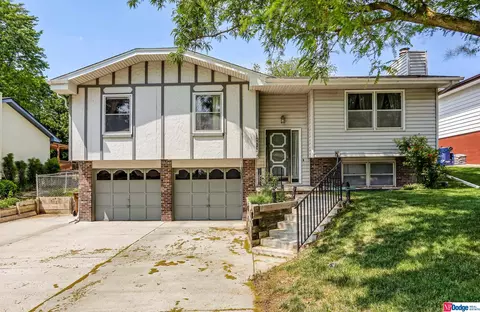4814 Aspen Dr, Omaha, NE 68157