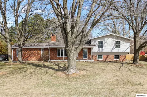 8415 Kathy Ln, Lincoln, NE 68526