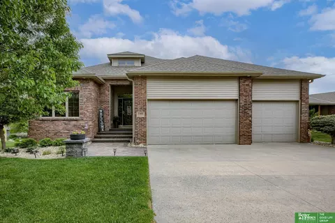 17901 Camelback Ave, Omaha, NE 68136