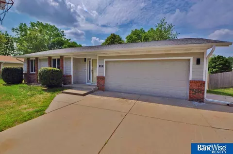 4323 Bingham Cir, Lincoln, NE 68516