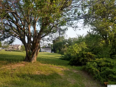 8897 Verdon Cir, Plattsmouth, NE 68048