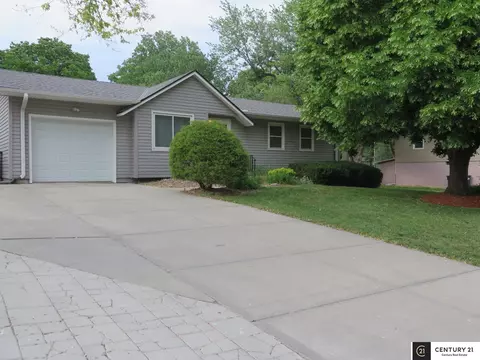 11010 Olin Ave, Omaha, NE 68144
