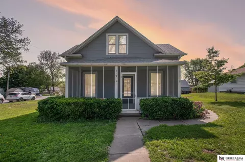 319 N 14th St, Fort Calhoun, NE 68023