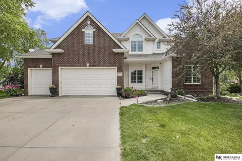 19502 Dewey Ave, Elkhorn, NE 68022