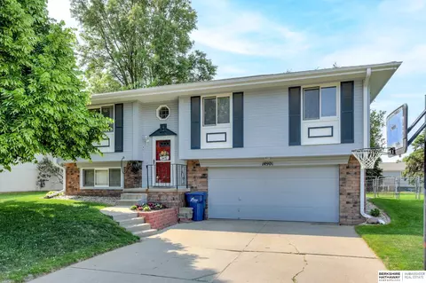 14901 Willow Creek Dr, Omaha, NE 68138