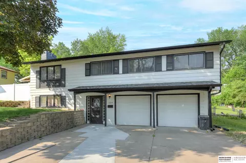 1220 Saint Andrews Rd, Bellevue, NE 68005