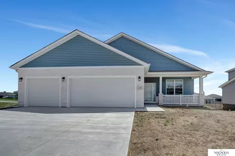325 Kristi Ln, Hickman, NE 68372