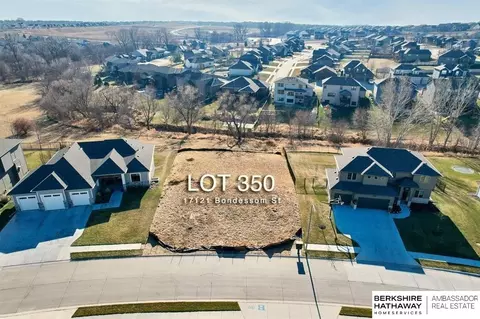 17121 Bondesson St, Bennington, NE 68007
