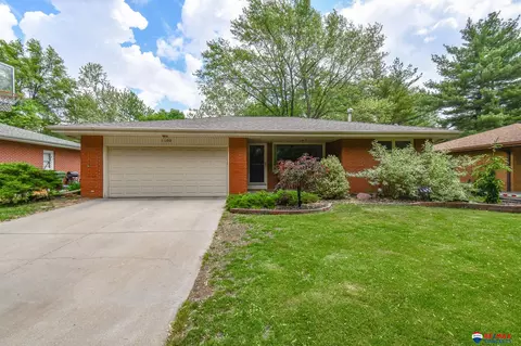 1100 Rosewood Dr, Lincoln, NE 68510