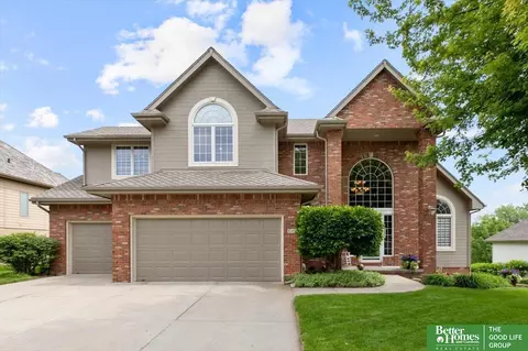 804 Bailey Dr, Papillion, NE 68046