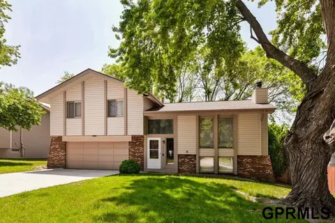 2617 Jack Pine St, Bellevue, NE 68123