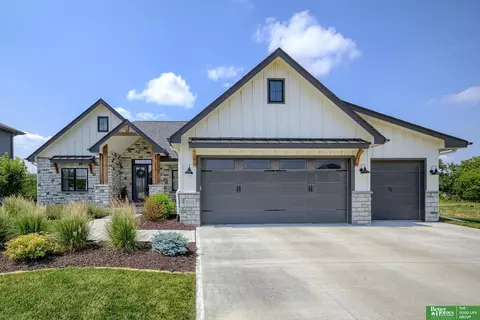 21172 C St, Elkhorn, NE 68022