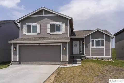 8718 Sunrise St, Omaha, NE 68122