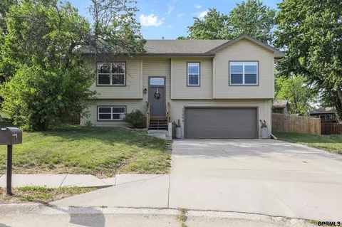 12996 Redman Cir, Omaha, NE 68164