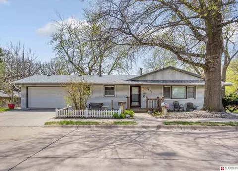 7879 Tilford Cir, Ralston, NE 68127