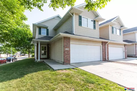 8100 Northern Lights Dr, Lincoln, NE 68505