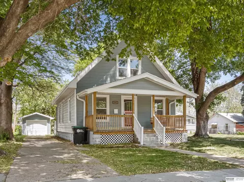 2862 Crown Point Ave, Omaha, NE 68111