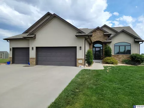 2429 E 16th St, York, NE 68467