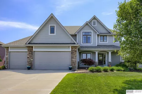 7725 S Shore St, Papillion, NE 68046