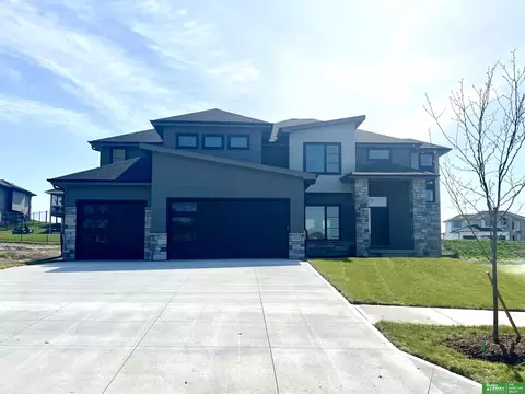 2723 Big Elk Pkwy, Elkhorn, NE 68022