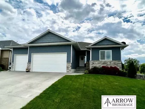7201 Yankee Woods Dr, Lincoln, NE 68516