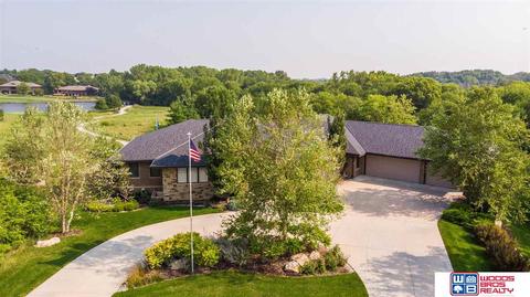 4011 Thorn Ct, Lincoln, NE 68520