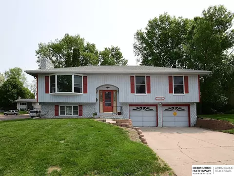 1119 Parc Dr, Papillion, NE 68046