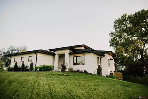 6641 Cavvy Rd, Lincoln, NE 68516