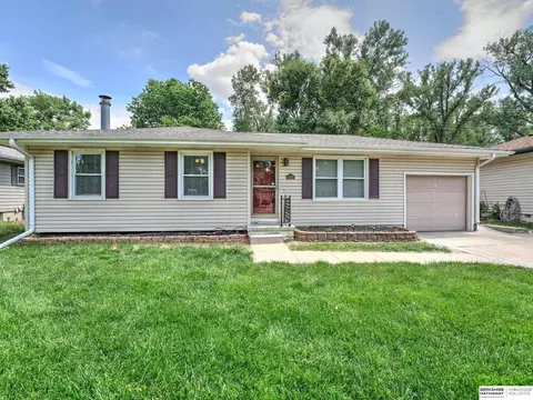 10907 Leavenworth St, Omaha, NE 68154