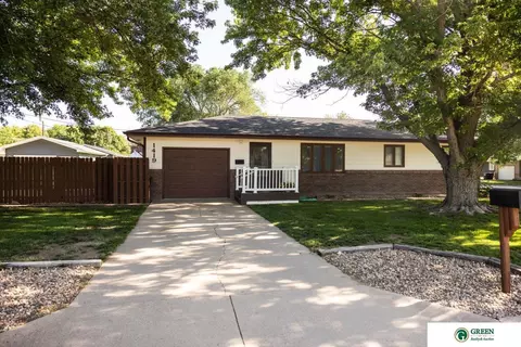 1419 E 5th St, York, NE 68467