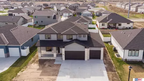 6403 Las Verdes Ln, Lincoln, NE 68523