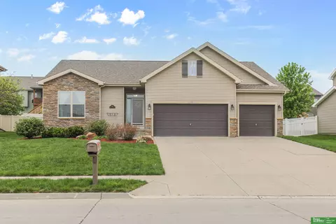 2106 Turtle Dove Dr, Bellevue, NE 68123